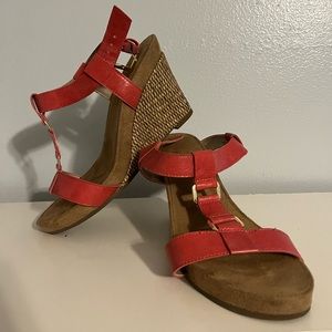 Comfortable dark pink wedges size US 8!